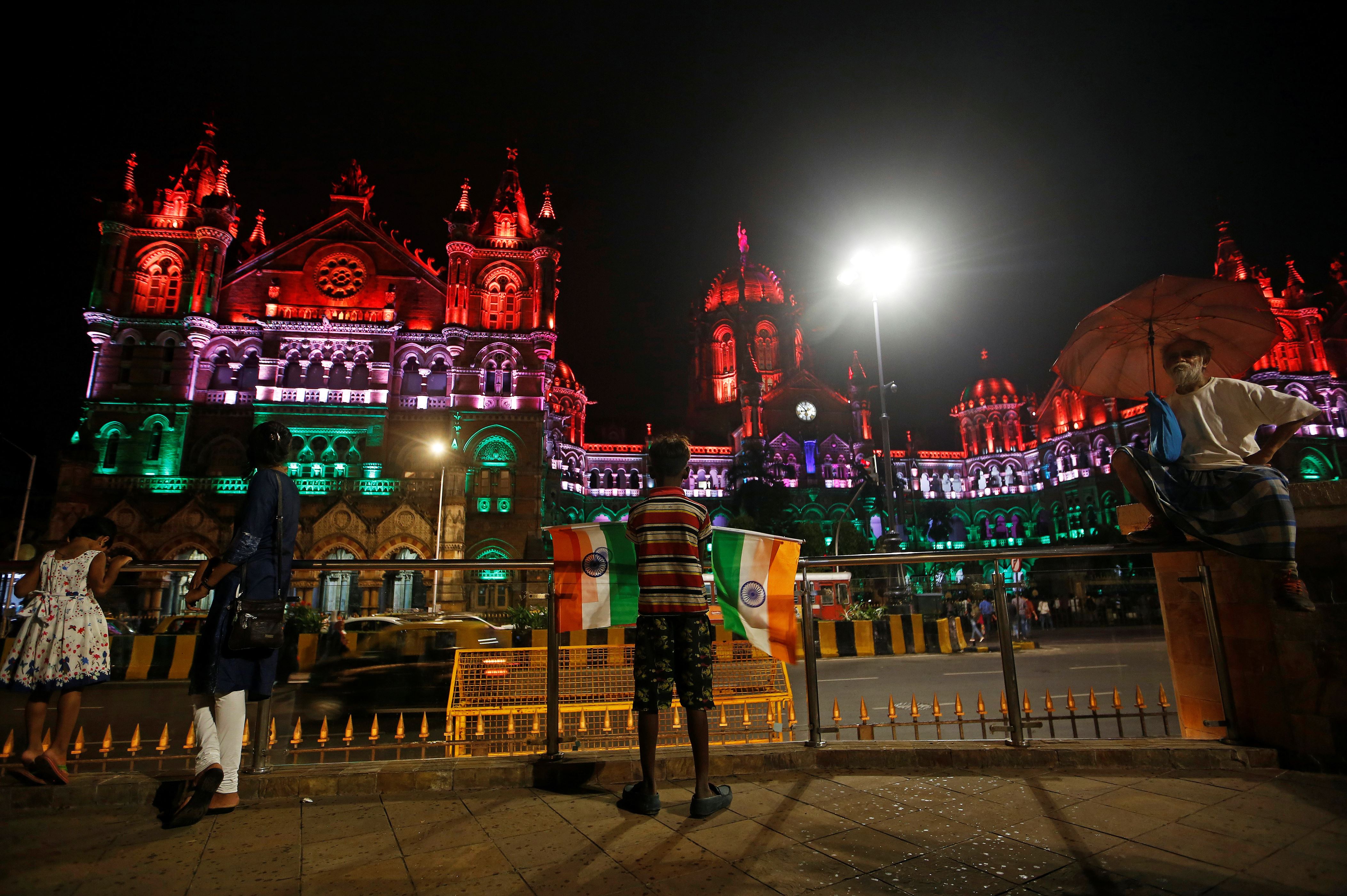 Monuments across India light up for I-Day