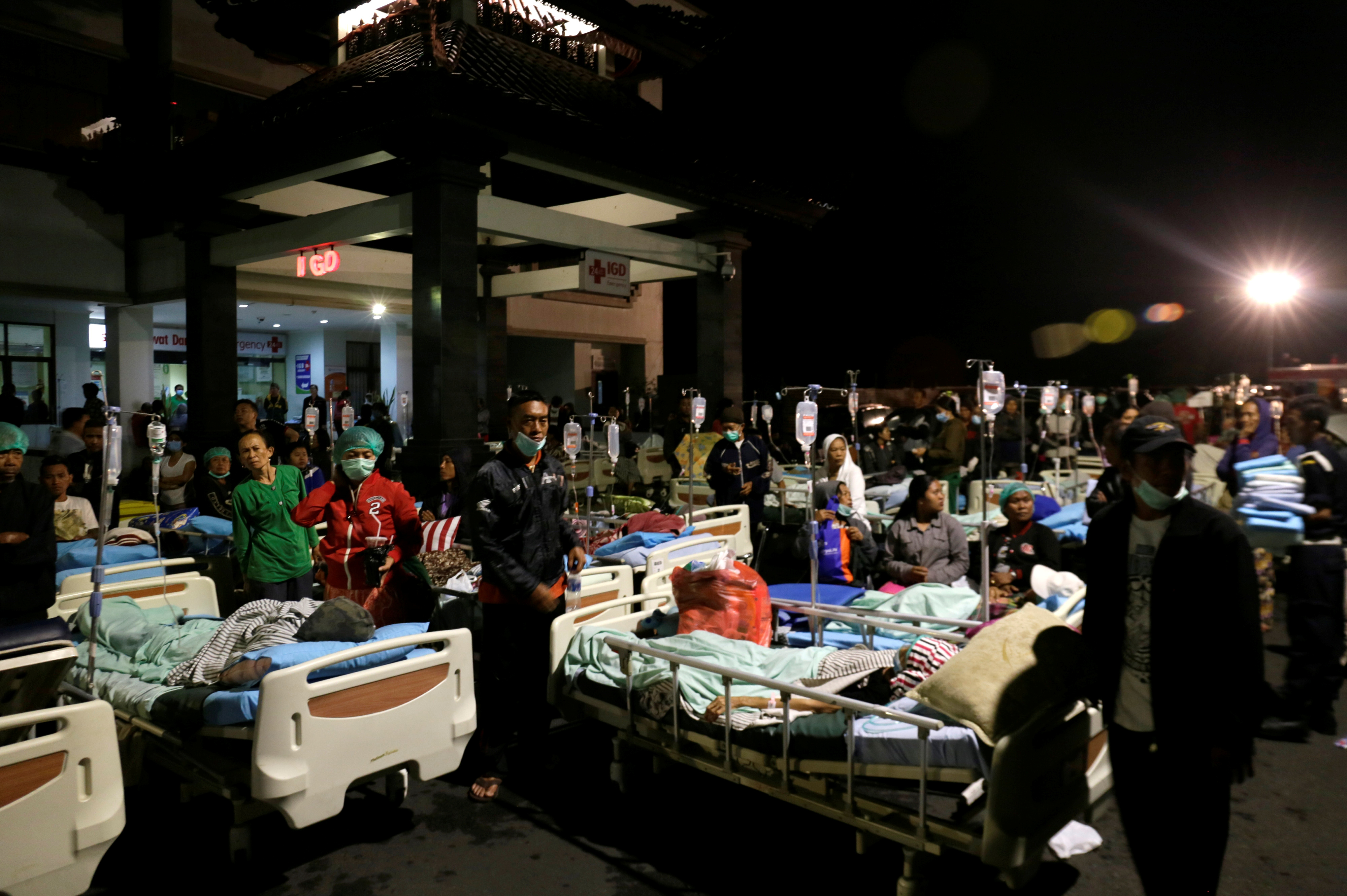 Patients are seen outside a hospital following a strong earthquake on nearby Lombok island, at a government hospital near Denpasar, Bali, Indonesia August 5, 2018. REUTERS/Johannes P. Christo