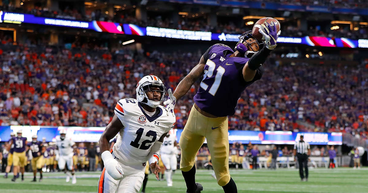 Watch Huskies Pounds Makes Insane 1 Handed Td Catch