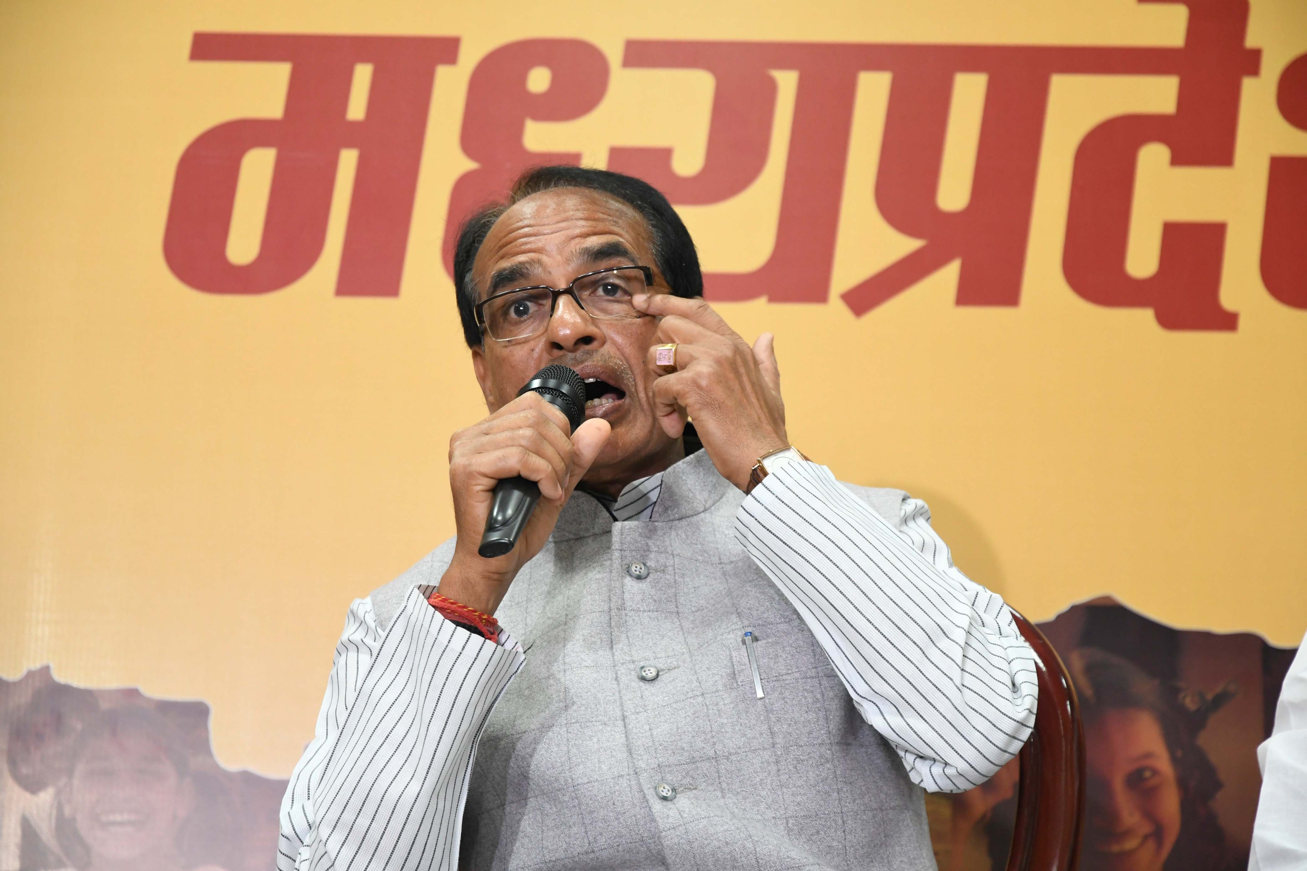 Shoe hurled at MP CM Shivraj Singh Chouhan