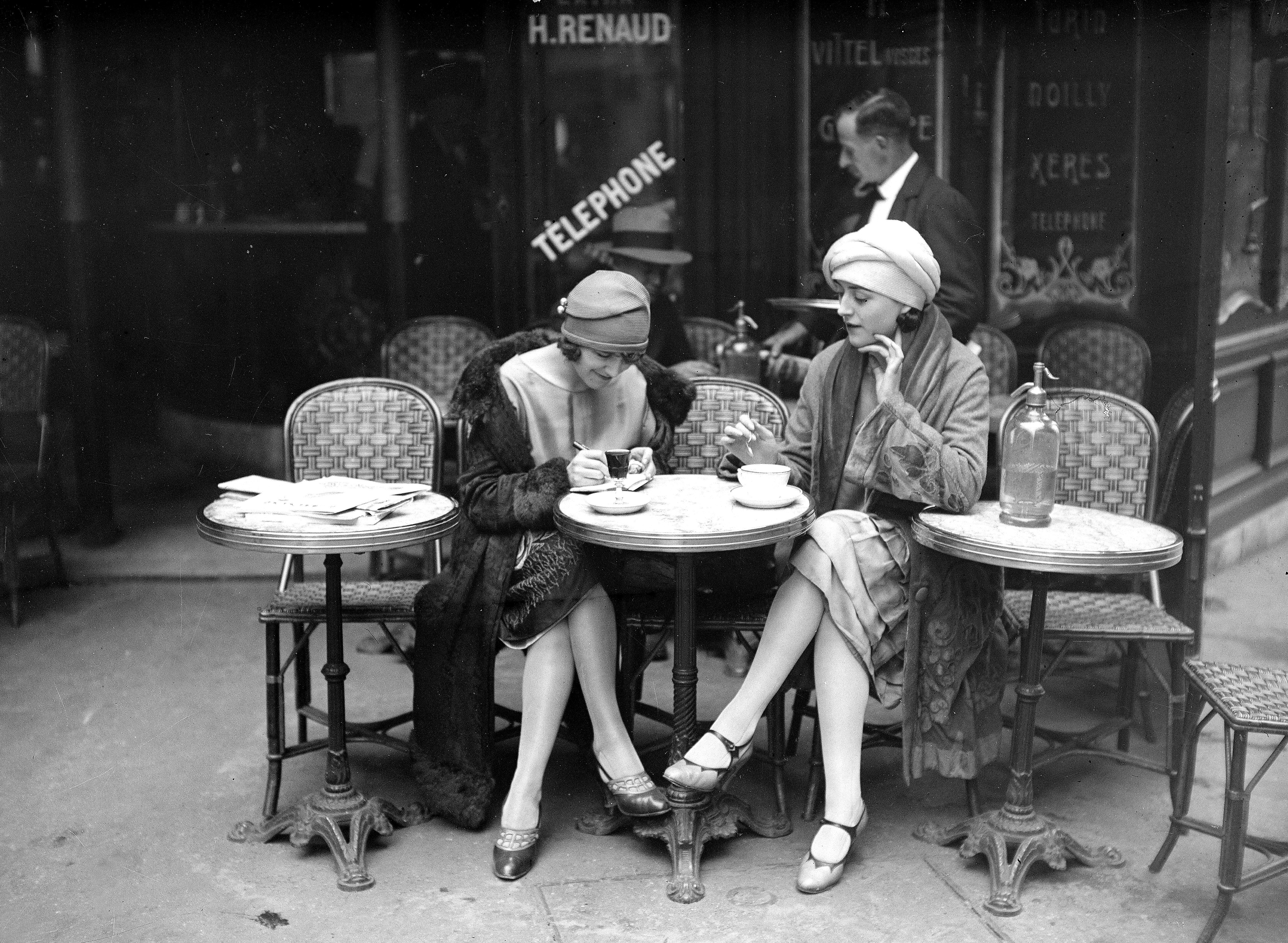 Retro chic: Models and fashion in 1920s-70s Paris