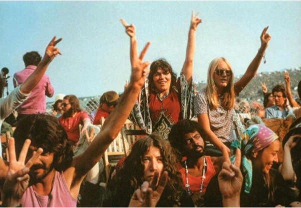 Diapositiva 64 de 101: With their fondness for free love, nudity, rock music, and illicit substances, raising a hippie was every â??60s parentâ??s worst nightmare. But even if you werenâ??t down with their psychedelic lifestyle, you couldnâ??t help but think all of those earth colors, loose dresses, and unkempt hair were kind of cool.