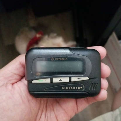 Diapositiva 30 de 101: While pagers may seem antiquated by todayâ??s standards, back in the â??80s, if you had one, you couldnâ??t have been cooler. Sure, you had to learn a million codes to understand what people were trying to communicate with you and have access to a landline to get in touch with anyone else, but there was no denying that a pager was the ultimate in high-tech accessories at the time. But unfortunately for all the â??80s kids out there, a pager is now one of the 22 Things That Have Become Obsolete Since 2000.
