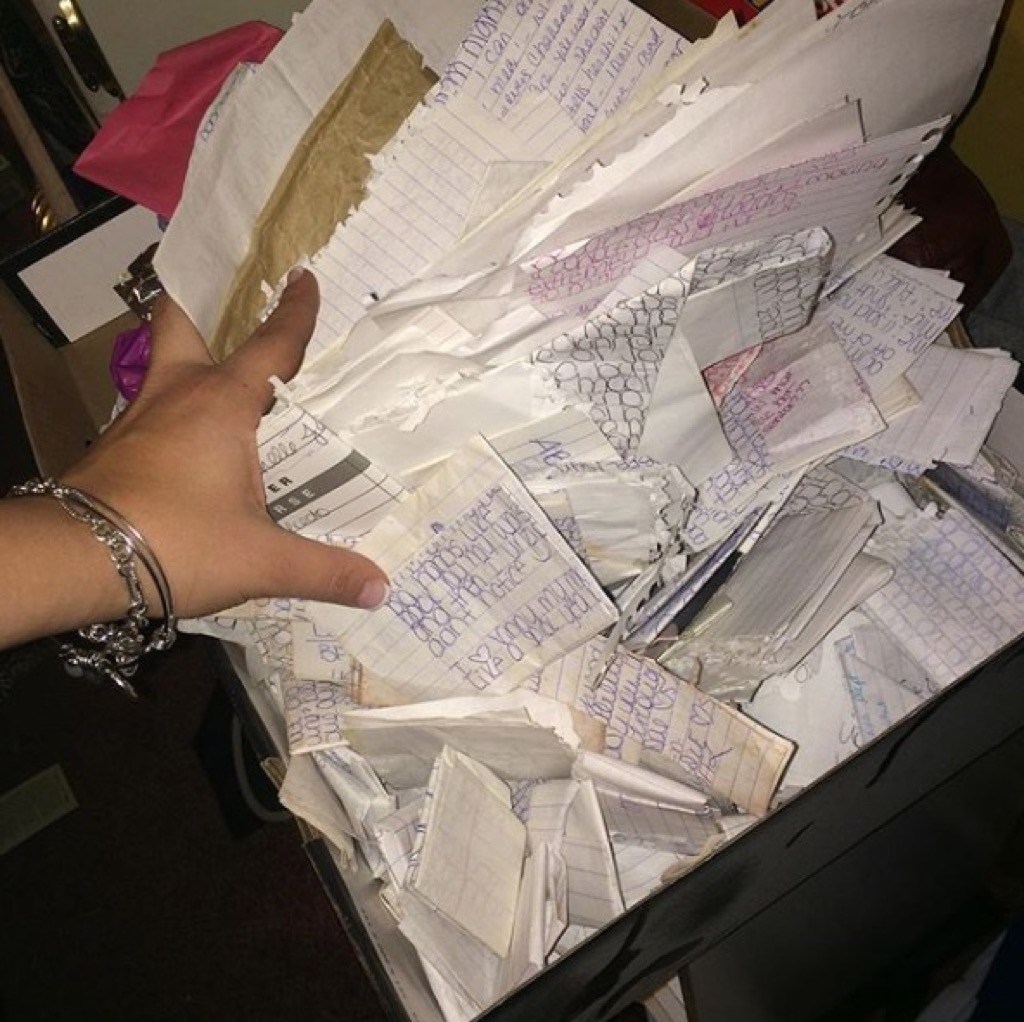 Diapositiva 6 de 101: Before text messages, this was the only way to let your crush know you were madly in love with them. And for more romantic gestures from the past, check out 40 Old-Fashioned Relationship Tips That Still Apply Today.