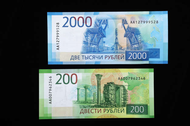 Slayt 10/65: MOSCOW, RUSSIA - OCTOBER 12, 2017: New 2000- and 200-rouble banknotes introduced by Russia's Central Bank at a video conference between Moscow, Vladivostok and Sevastopol. Artyom Korotayev/TASS (Photo by Artyom Korotayev\TASS via Getty Images)
