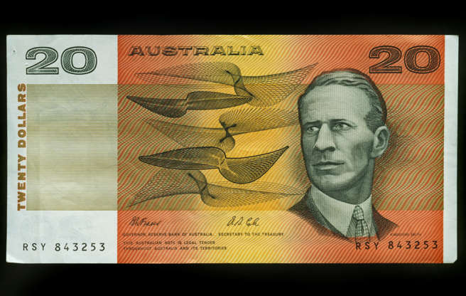 Slayt 3/65: AUSTRALIA - JUNE 15: 20 dollars banknote, 1966-1994, obverse depicting Charles Edward Kingsford Smith (1897-1935). Australia, 20th century. (Photo by DeAgostini/Getty Images)