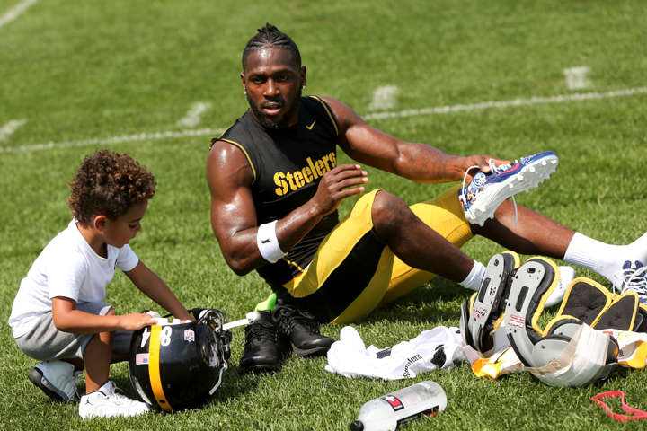 Antonio Brown Son >> Video Antonio Brown Has A Son Named Autonomy Who Is Tough Antonio Brown Son >> Video Antonio Brown Has A Son Named Autonomy Who Is Tough