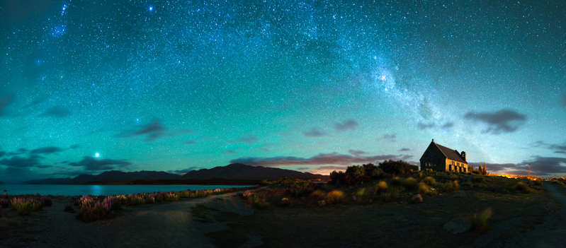 Slide 3 de 15: Milky way above Lake Tekapo, New Zealand