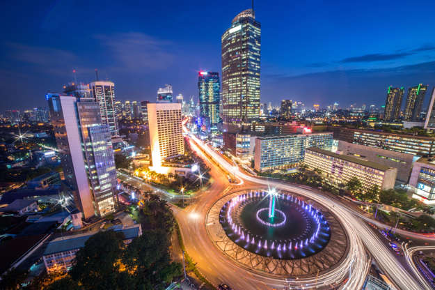 Bundaran HI Jakarta Landmark at Night - hanafichi/Getty Images Slide 13 de 24: Selamat Datang Monument (Selamat Datang is Indonesian for 'Welcome'), also known as the Monumen Bundaran HI or Monumen Bunderan HI, is a monument located in Central Jakarta, Indonesia. Completed in 1962, Selamat Datang Monument is one of the historic landmarks of Jakarta.