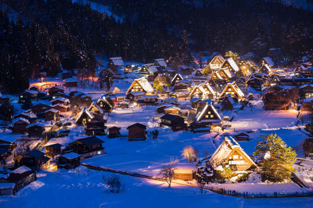 World Heritage, Light up of Shirakawago, Japan - Wan Ru Chen/Getty Images Slide 20 de 24: World Heritage, Light up of Shirakawago, Historic Villages of Shirakawa-go and Gokayama