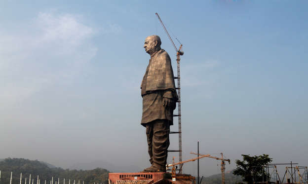 Slide 1 de 20: The under construction statue of unity stands facing Sardar Sarovar Dam is seen at Kevadiya Colony, about 200 kilometers (125 miles) from Ahmadabad, India, Thursday, Oct. 18, 2018. The Statue of Unity, a 182-meters tall tribute to Indian freedom fighter Sardar Vallabhbhai Patel, will be inaugurated on Oct. 31 by Indian Prime Minister Narendra Modi and is slated to be the one of the world's tallest statue. (AP Photo/Ajit Solanki)