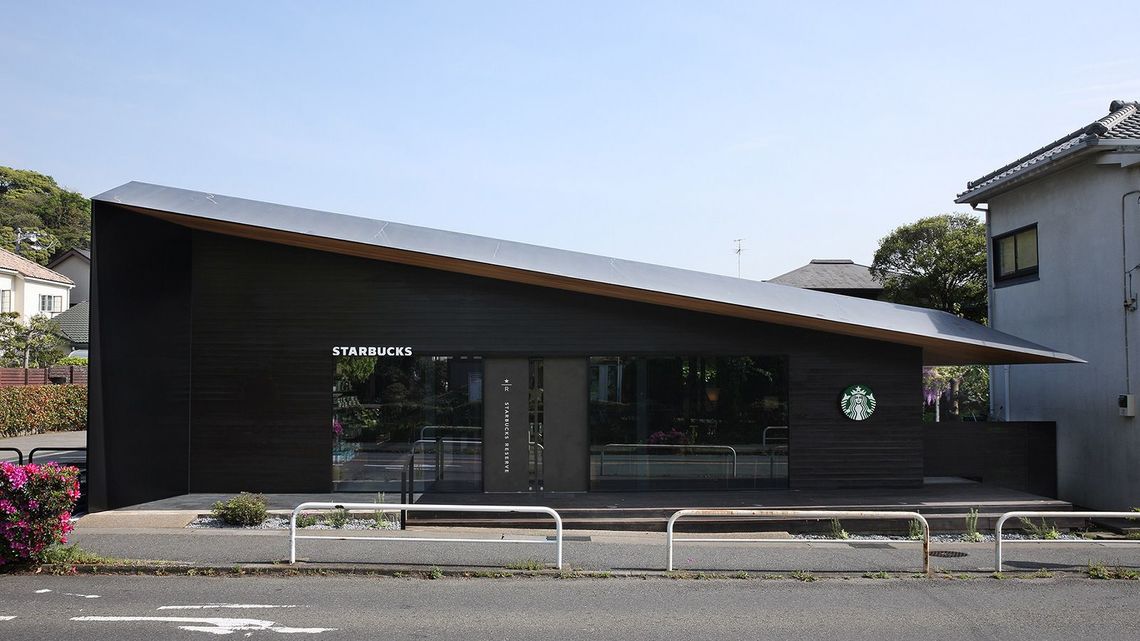 スタバが鎌倉から始めた 街に合う店 の正体 景観を損ねず 歴史や文化を尊重して設計