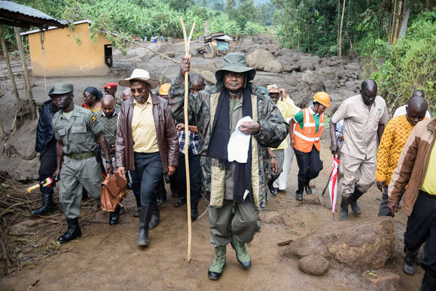 Uganda's President Yoweri Museveni visited eastern Bududa Sunday after 43  people died – TBCnewsonline