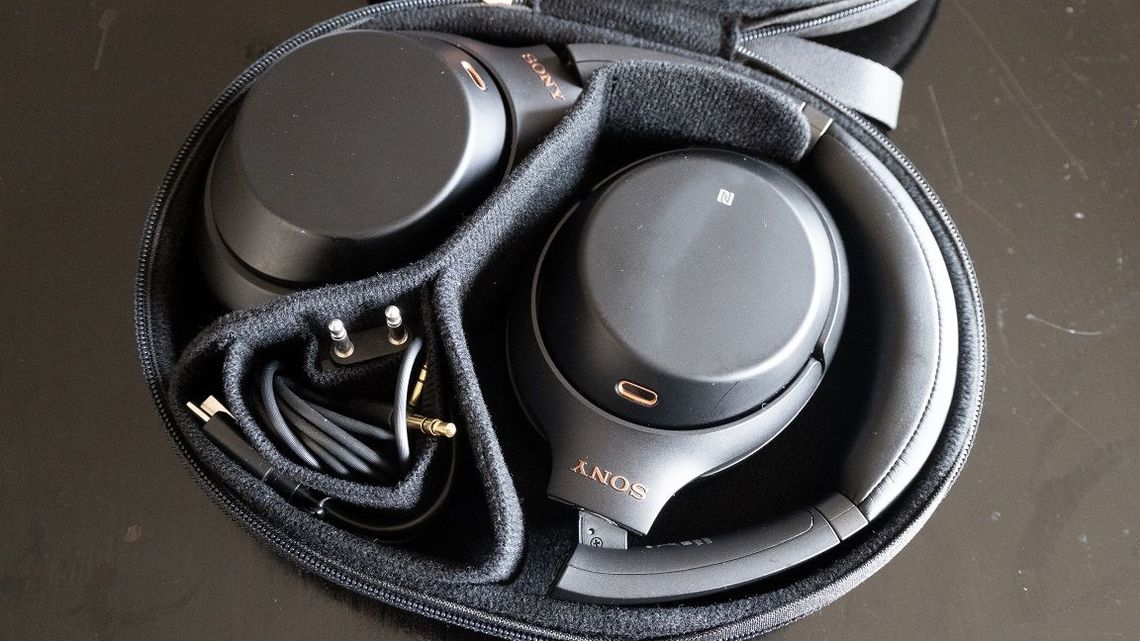 最新ヘッドフォンが 集中と安眠 を生むワケ 音を消すソニー 音で癒やすボーズ