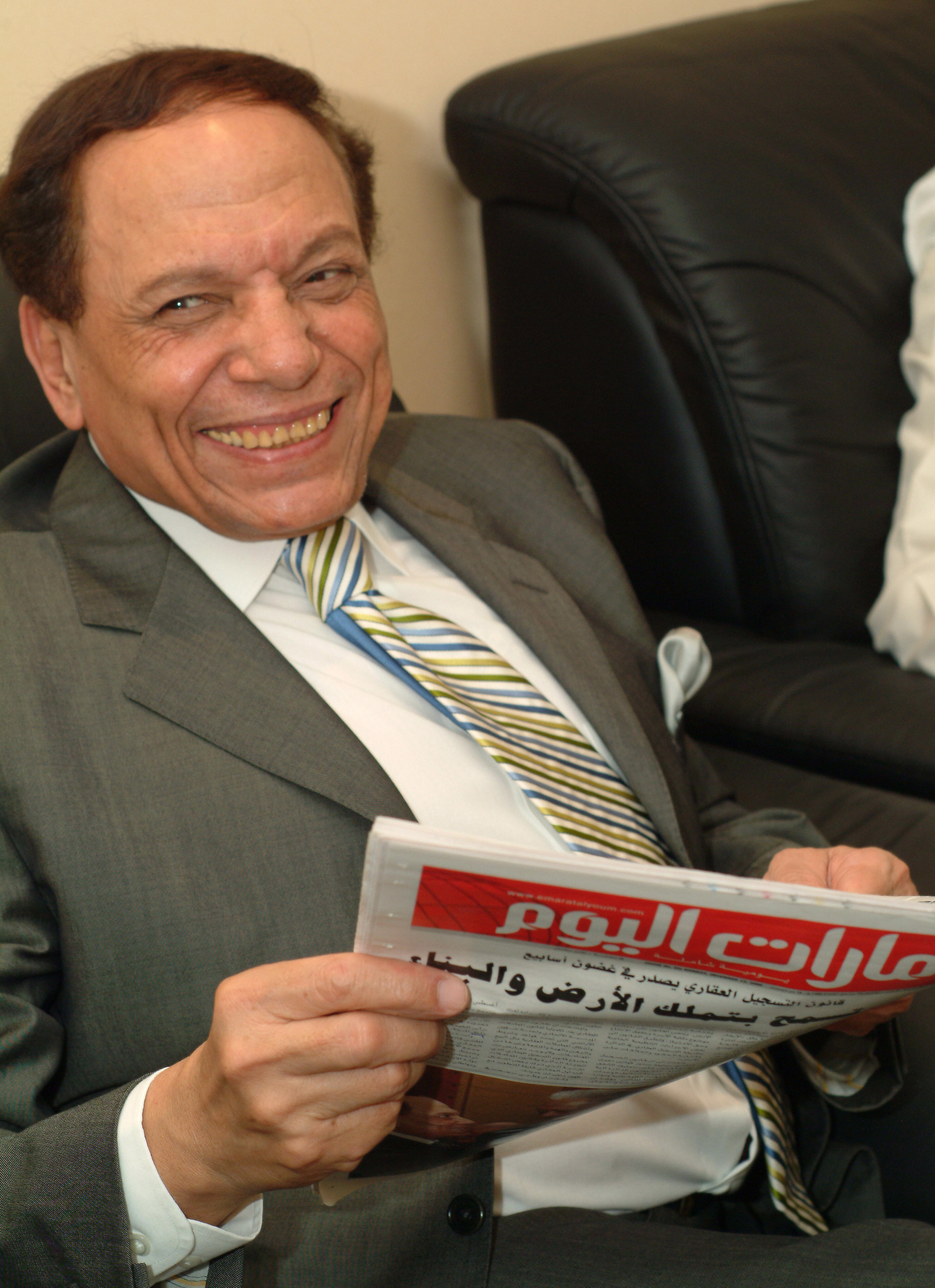 بين النفي والتجاهل عادل إمام يتصدر شائعات وفاة النجوم