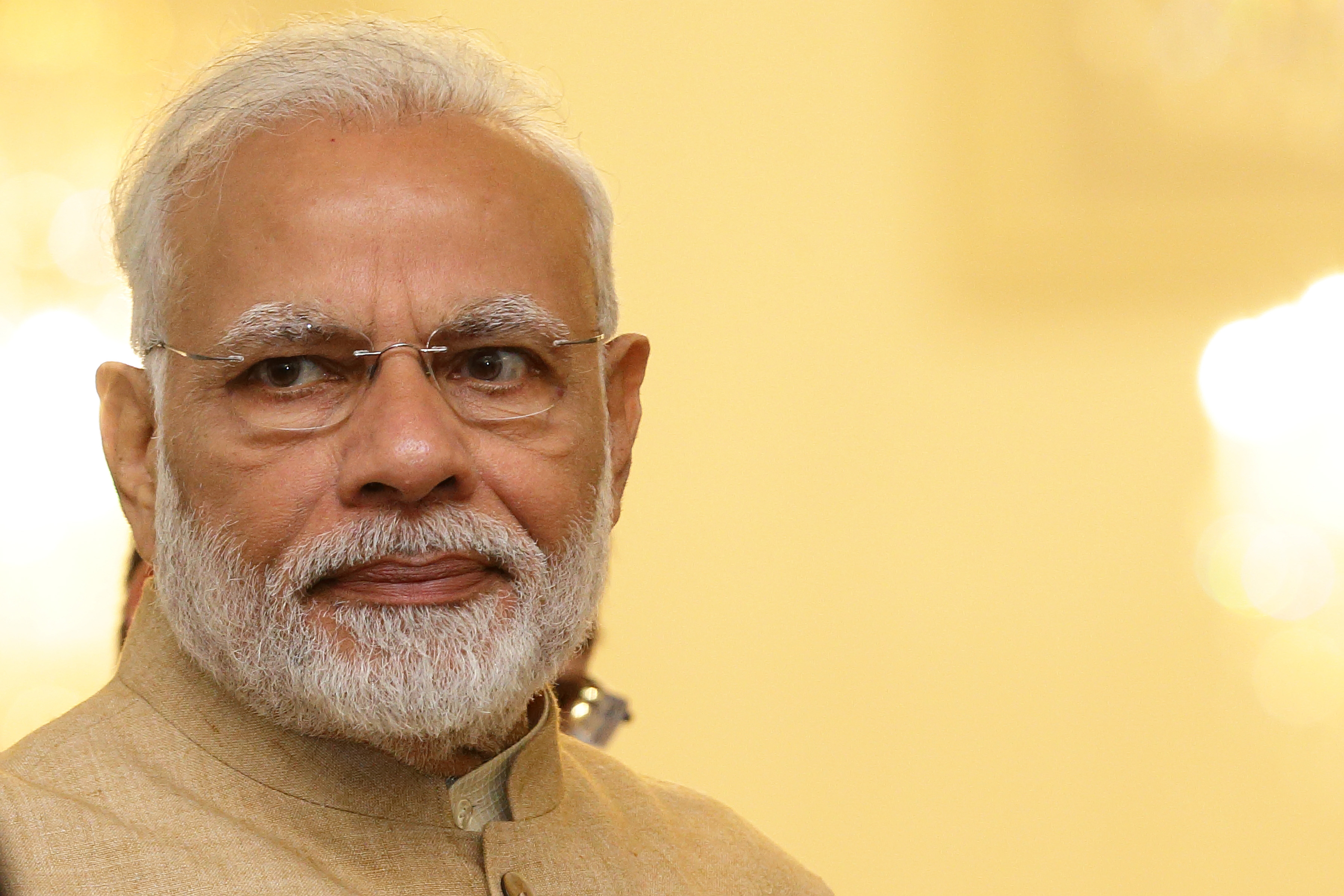 Kaamdar against naamdar: PM's jibe at Rahul