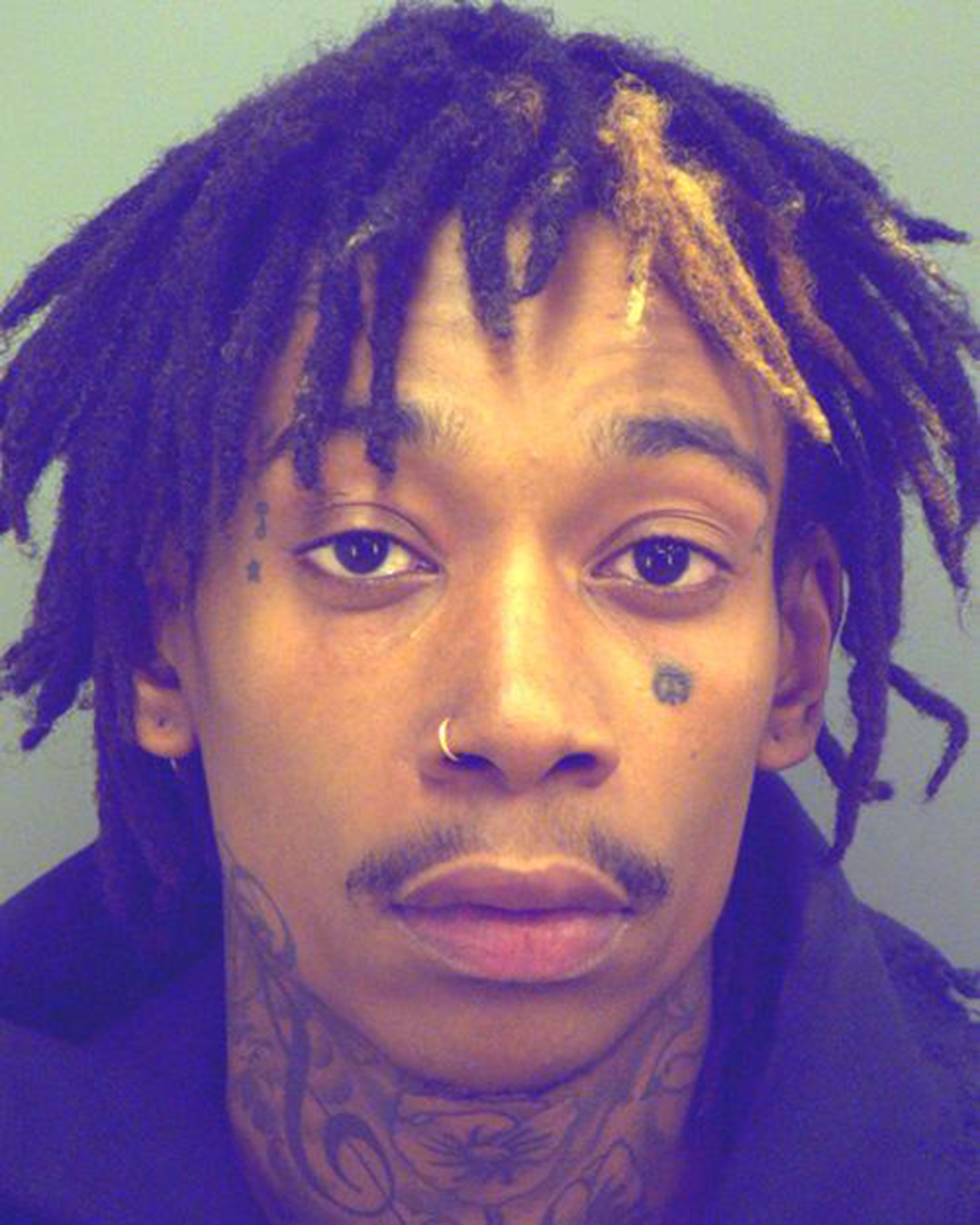 Diapositiva 39 de 55: El rapero Wiz Khalifa (nombre real Cameron Thomaz) posÃ³ para la foto policial del Departamento de PolicÃ­a de El Paso en mayo de 2014.