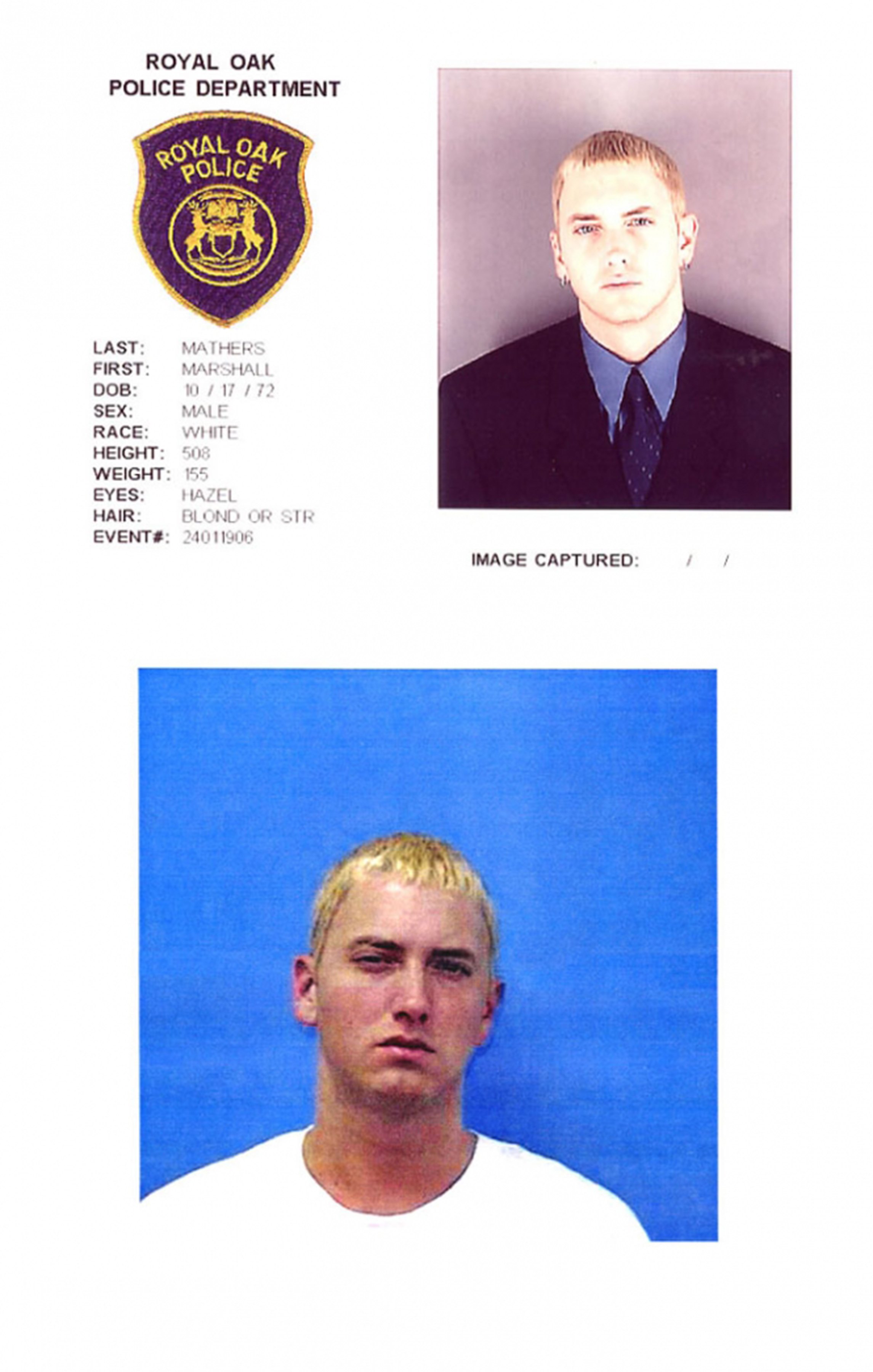 Diapositiva 16 de 55: Marshall Mathers, III (tambiÃ©n conocido como Eminem) fue arrestado dos veces en junio de 2000 por cargos de armas en Michigan.