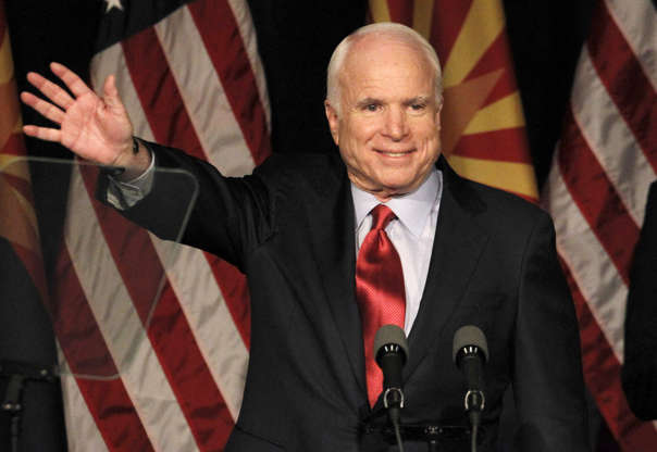 Diapositiva 19 de 60: John McCain (25 de agosto) - El senador estadounidense muriÃ³ tras perder la batalla contra un cÃ¡ncer cerebral.