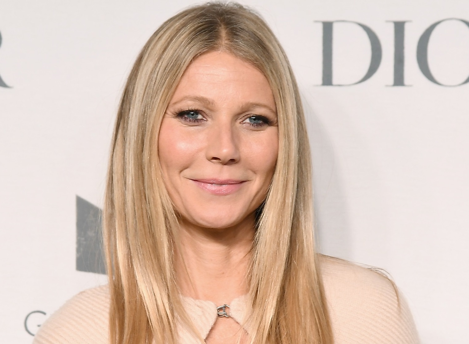 Gwyneth Paltrow Chimes In On Kate Hudsons Cutting Boards