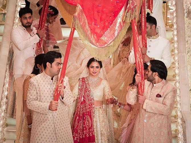 Isha Ambani Anand Piramal Get Married Inside Photos From India S