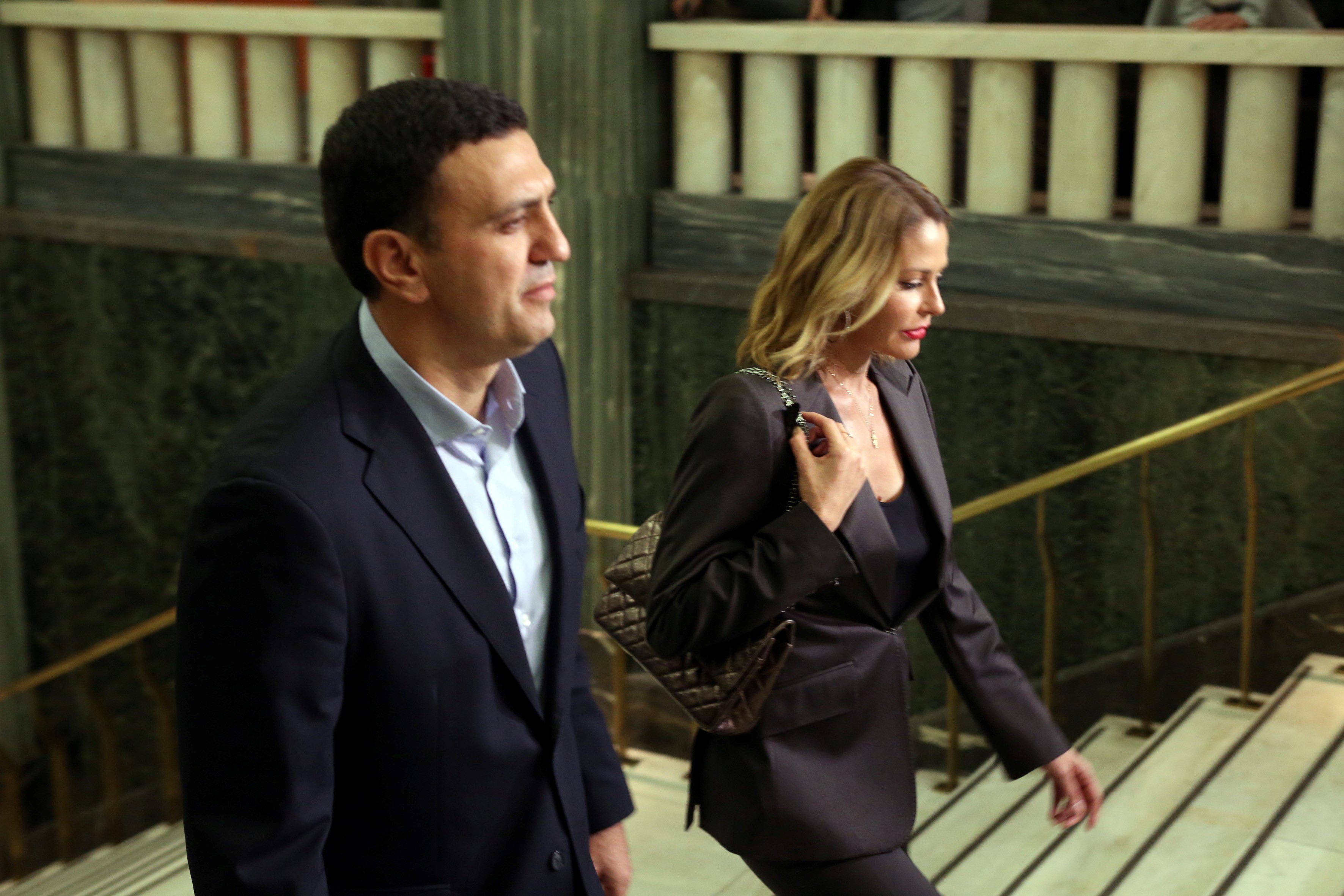 η κόρη μου βγαίνει με έναν Λατίνο