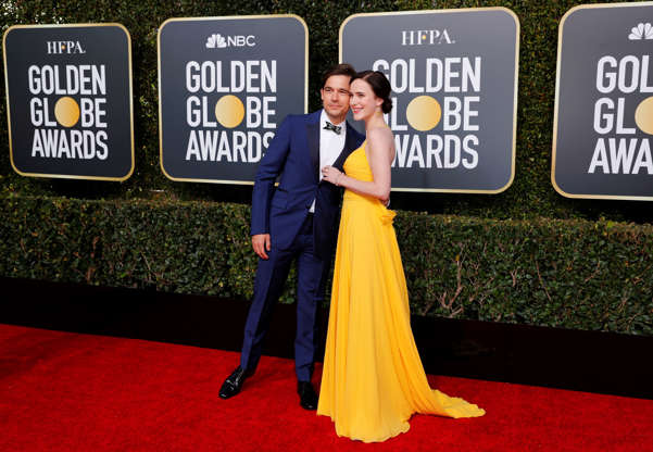Slide 4 de 55: 76th Golden Globe Awards - Arrivals - Beverly Hills, California, U.S., January 6, 2019 - Jason Ralph and Rachel Brosnahan. REUTERS/Mike Blake