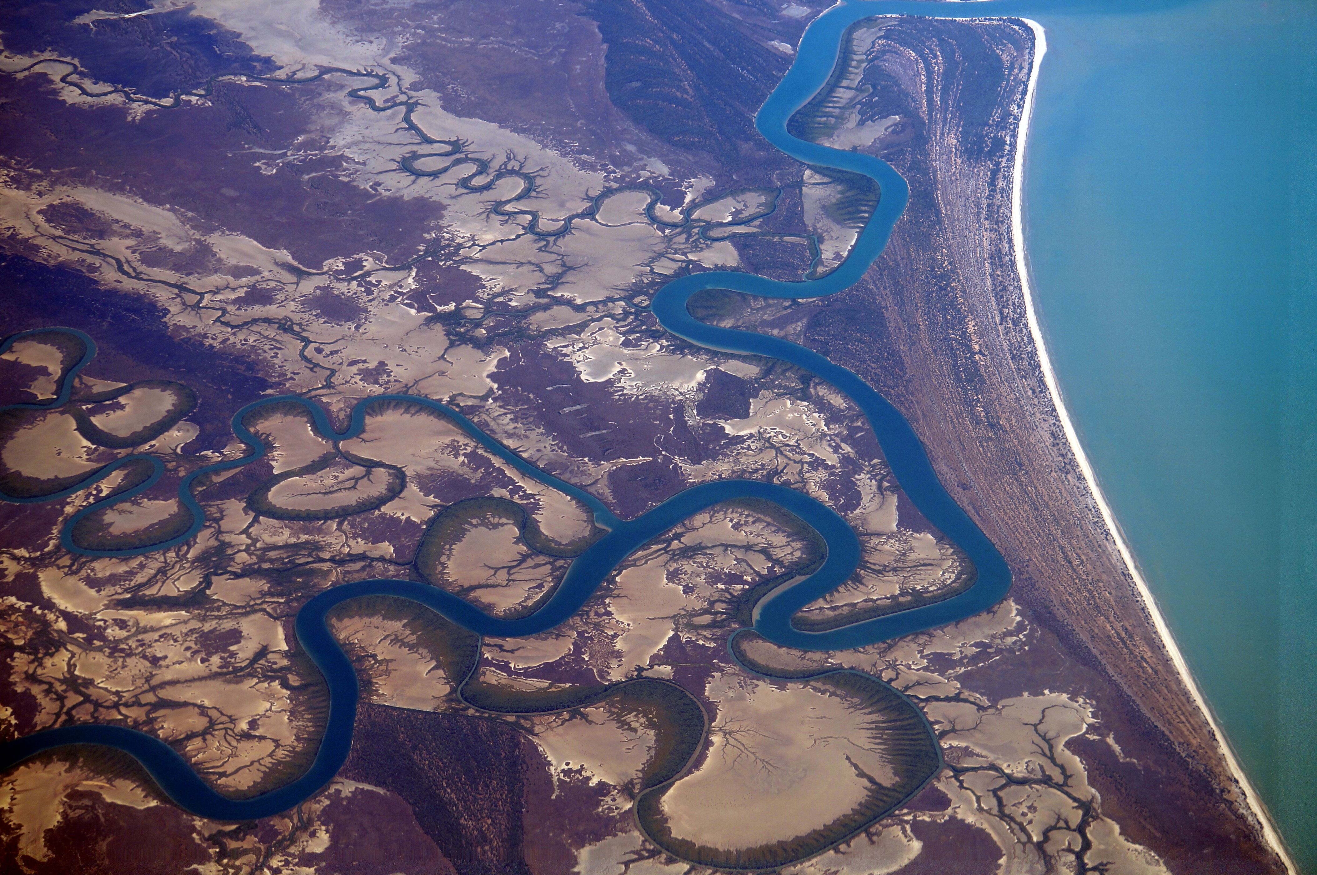 地球の北から南まで 世界各地の 最果ての地