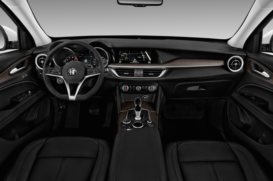 Resultado de imagen de Alfa Romeo stelvio interior
