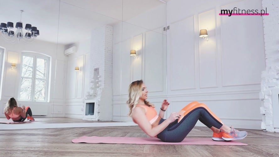 10 minut na płaski i wyrzeźbiony brzuch. TEN trening możesz zrobić wszędzie