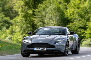 Research 2019
                  ASTON MARTIN V8 Vantage pictures, prices and reviews