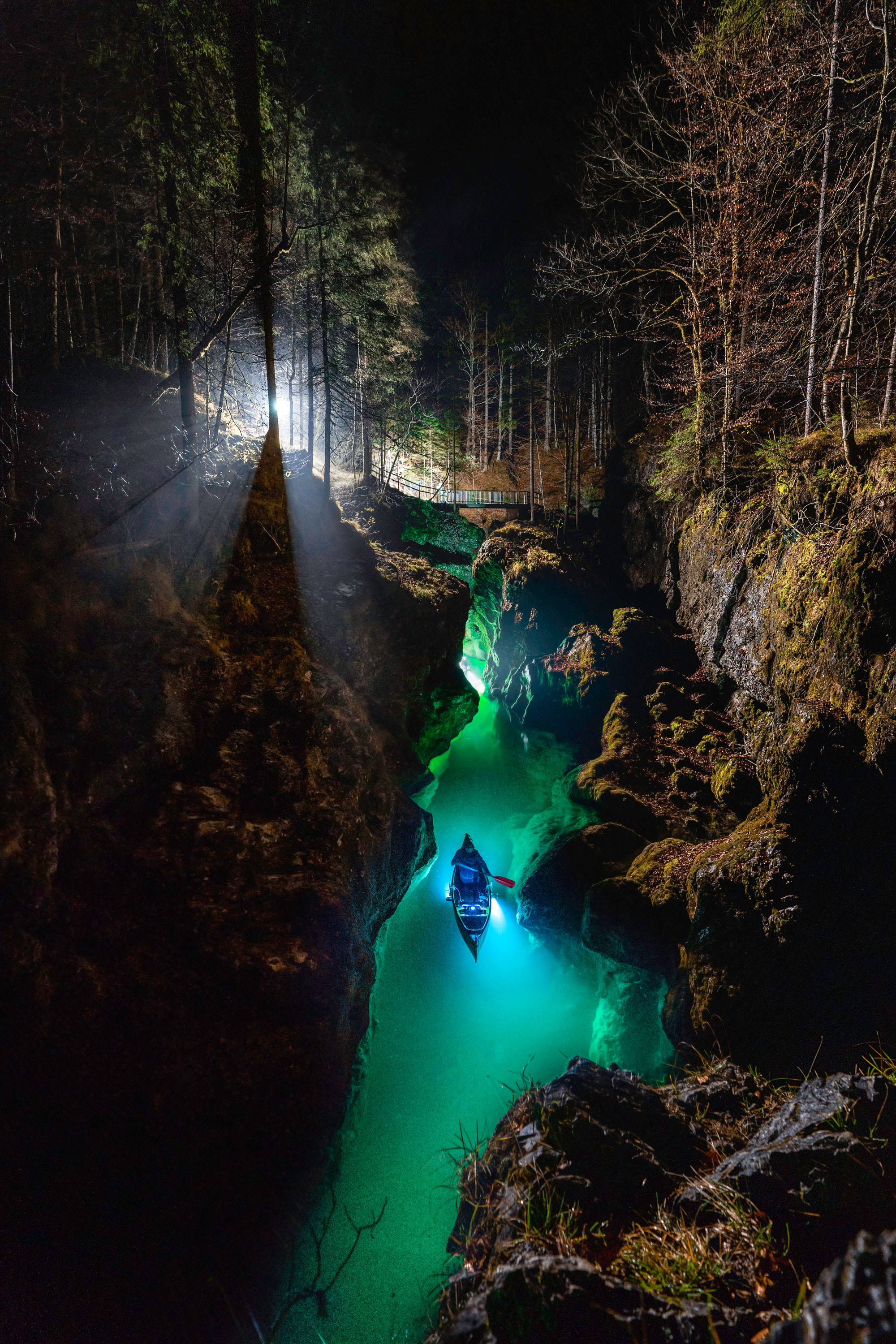 Diapositive 16 sur 69: Canoe in the dark (Canoë dans le noir), de Jasper Lefevre