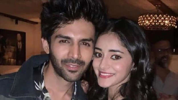 kartik aaryan roasts ananya panday wit!   h epic comment on her latest insta pic - ananya pandey instagram followers