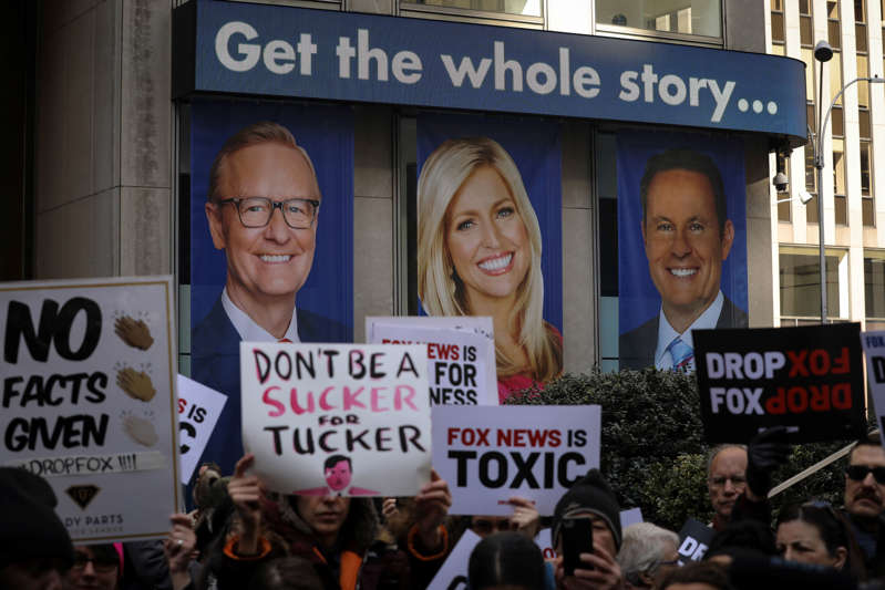 Trump Demands FOX News 'Bring Back' Jeanine Pirro, 'Keep Fighting' For Tucker Carlson BBUSPMY