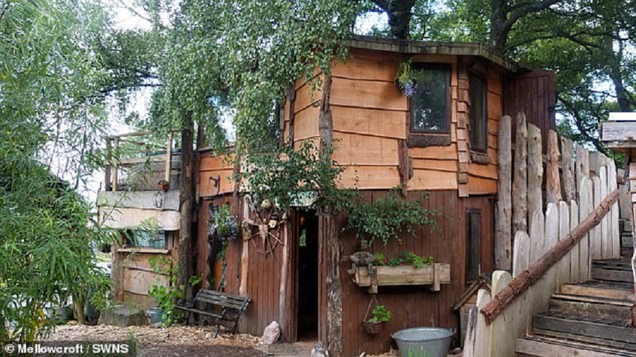 Homebuilder Whose Off Grid Holistic Retreat Made Of Recycled