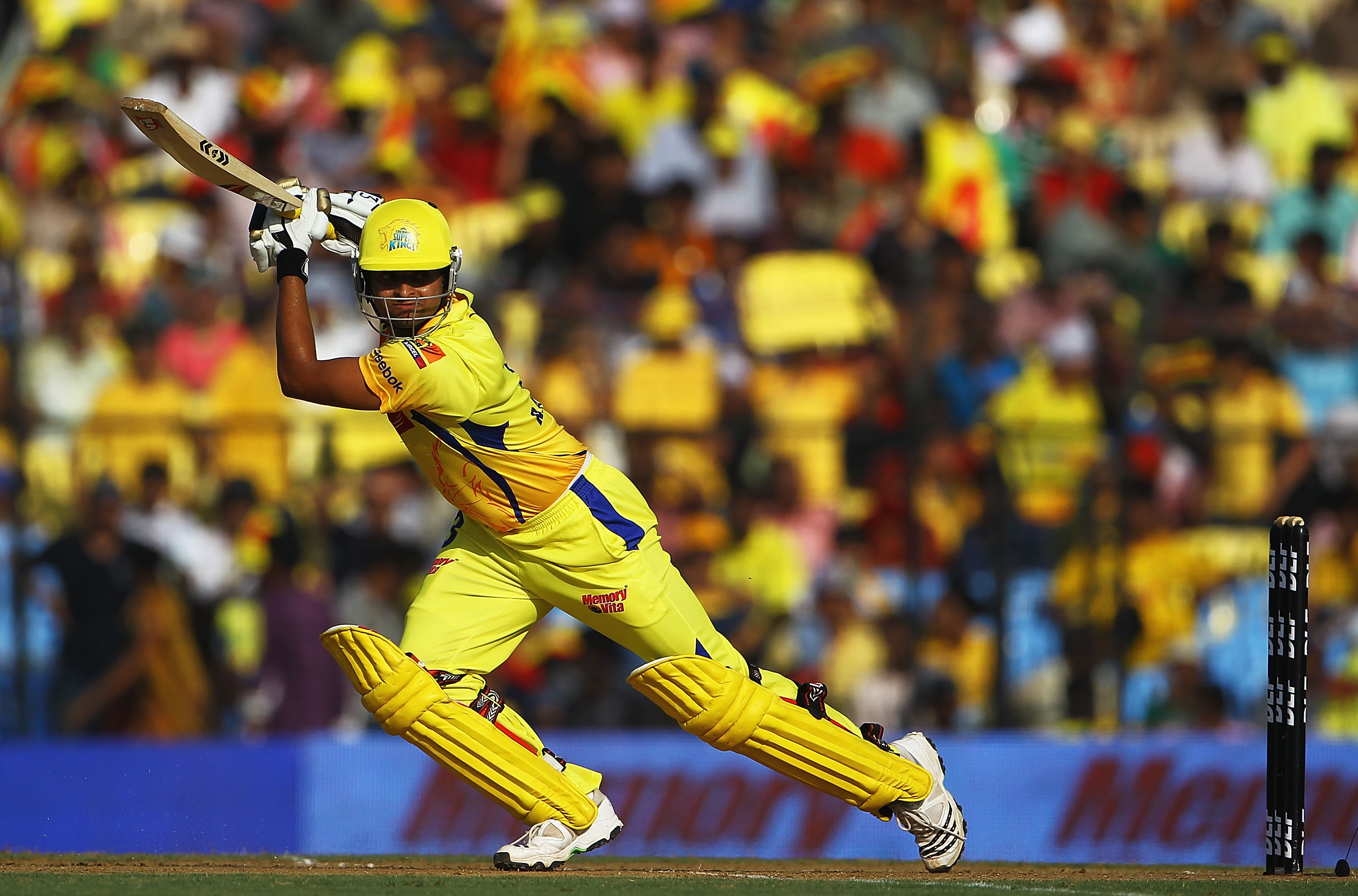 15 এর স্লাইড 1: CHENNAI, INDIA - APRIL 03:  Suresh Raina of the Chennai Super Kings edges the ball towards the boundary during the 2010 DLF Indian Premier League T20 group stage match between Chennai Super Kings and Rajasthan Royals played at MA Chidambaram Stadium on April 3, 2010 in Chennai, India.  (Photo by Matthew Lewis-IPL 2010/IPL via Getty Images)