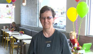 'I get along with everybody': Woman celebrates 30 years of work at restaurant
