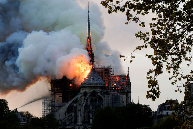 Incêndio atinge a catedral de Notre Dame, em Paris
