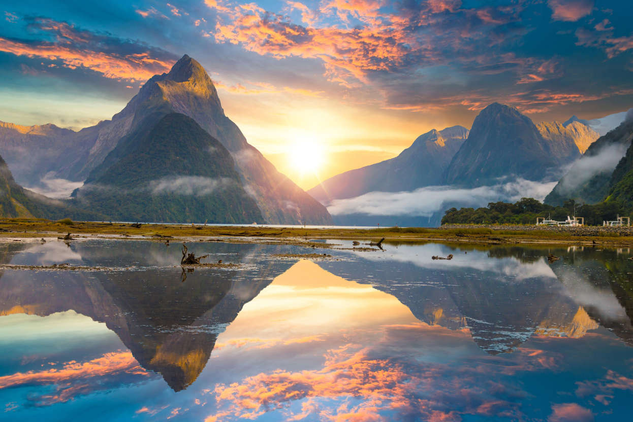 The Milford Sound fiord. Fiordland national park, New Zealand - primeimages/Getty Images 幻灯片 12 - 1: Famous Mitre Peak rising from the Milford Sound fiord. Fiordland national park, New Zealand