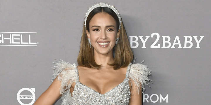 Jessica Alba Just Chopped Her Hair Into A Sleek Long Bob See The