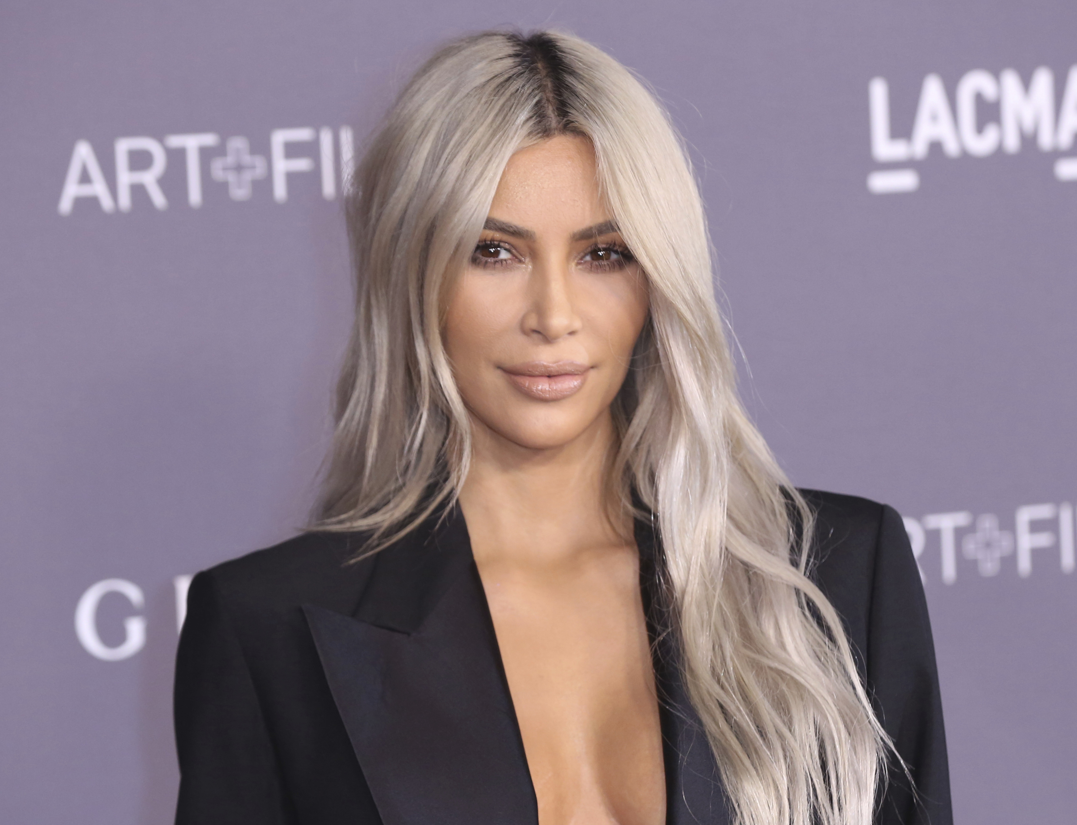 Kim Kardashian indrømmer: 'Jeg har stjålet et par Dior solbriller'