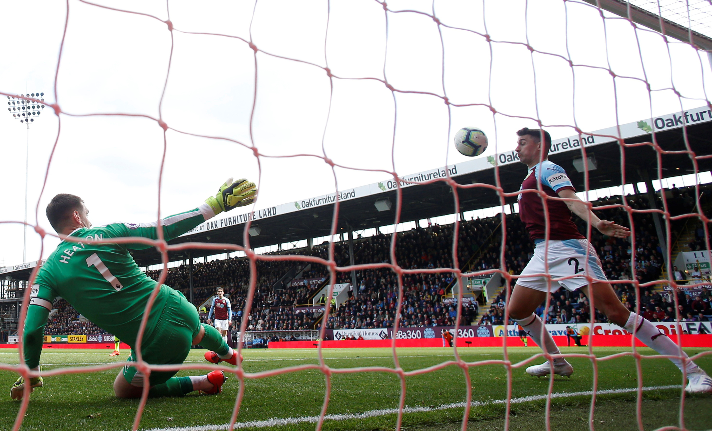Manchester City Holds On To Premier League Lead By Literally An Inch