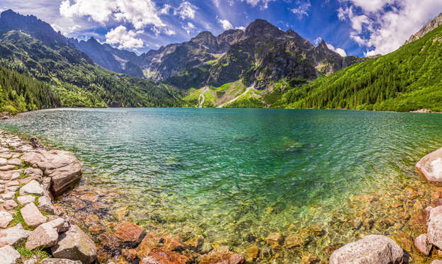Diapositiva 1 de 27: Panorama of Morskie Oko lake in the Tatra mountains, Poland