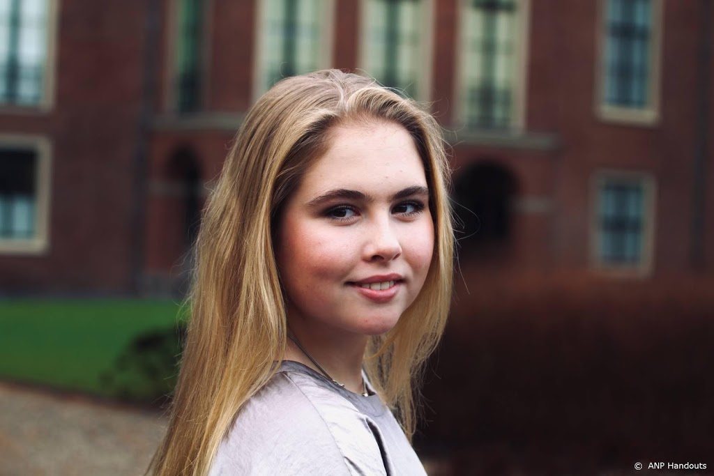 Koning fotografeert oudste dochter Amalia voor verjaardag