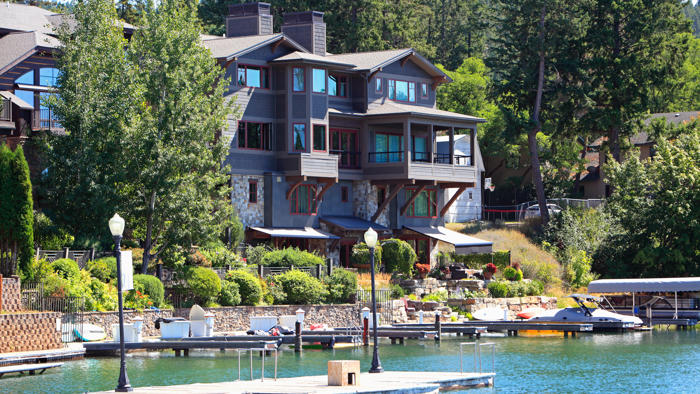 real estate tips from the wealthy: why a waterfront property isn’t always worth it