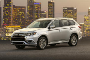 Research 2020
                  Mitsubishi Outlander - PHEV pictures, prices and reviews