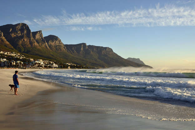 ÎÎ¹Î±ÏÎ¬Î½ÎµÎ¹Î± 16 Î±ÏÏ 26: Beach of Camps Bay, Cape Town, Western Cape, South Africa