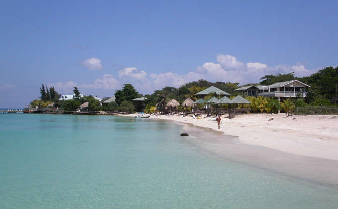 ÎÎ¹Î±ÏÎ¬Î½ÎµÎ¹Î± 12 Î±ÏÏ 26: West Bay Beach on the Honduran island of Roatan