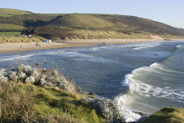 ÎÎ¹Î±ÏÎ¬Î½ÎµÎ¹Î± 14 Î±ÏÏ 26: The beach with surfers at Woolacombe, Devon, England, United Kingdom
