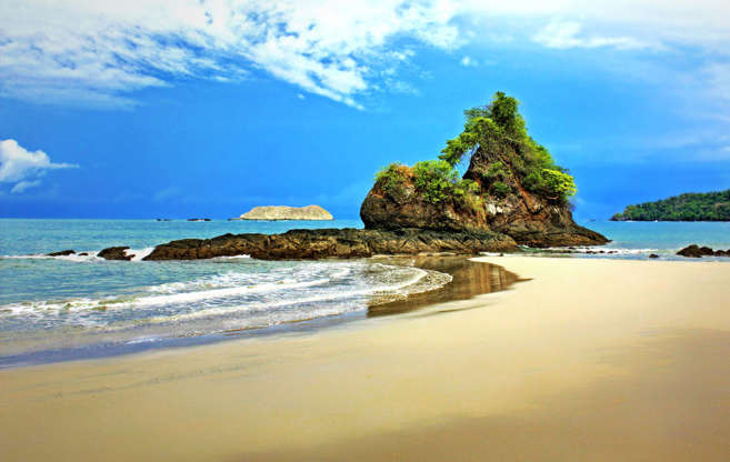 ÎÎ¹Î±ÏÎ¬Î½ÎµÎ¹Î± 10 Î±ÏÏ 26: Manuel Antonio National Park in Costa Rica is listed as one of the world's most beautiful parks.